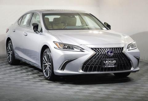 2022 Lexus ES.