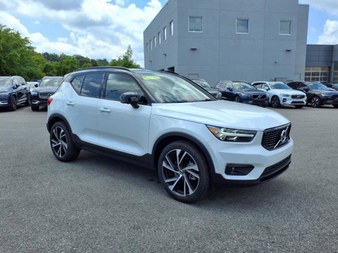 2022 Volvo XC40.