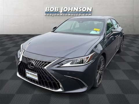 2023 Lexus ES.