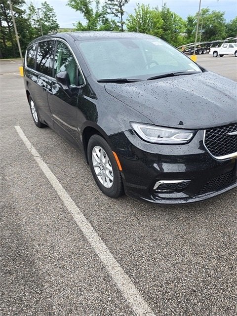 2023 Chrysler Pacifica.