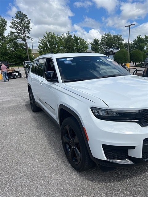 2022 Jeep Grand Cherokee.