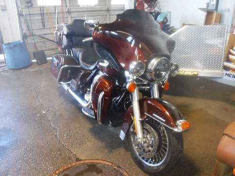 2011 Harley-Davidson Super Glide.