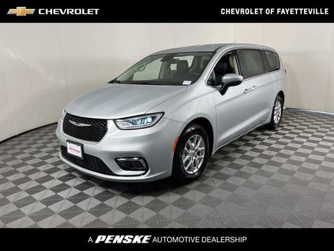 2023 Chrysler Pacifica.