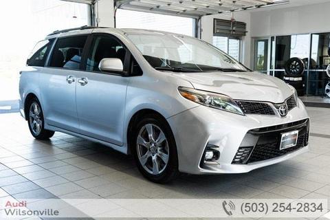 2018 Toyota Sienna.