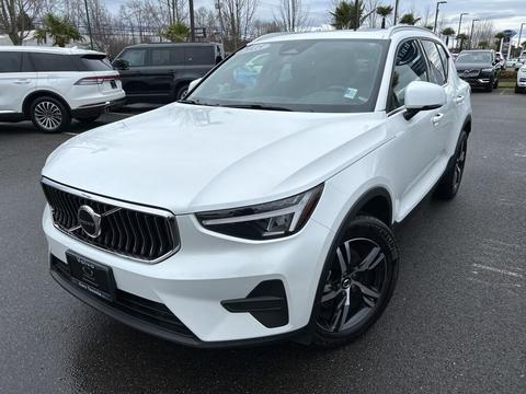 2025 Volvo XC40.