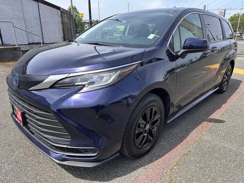 2023 Toyota Sienna.