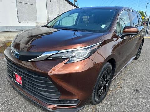 2023 Toyota Sienna.