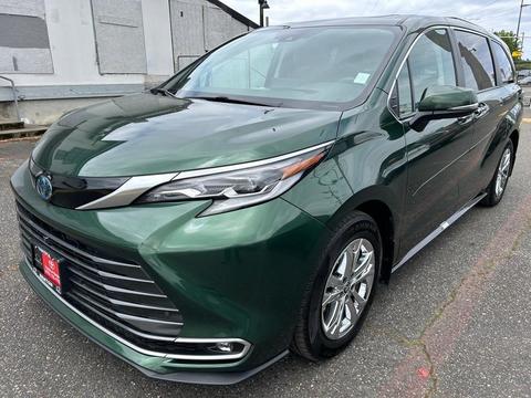2023 Toyota Sienna.