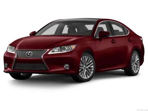 2013 Lexus ES.