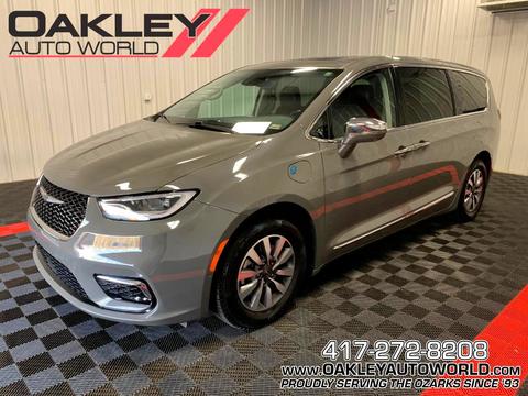 2022 Chrysler Pacifica.