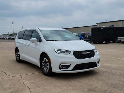2022 Chrysler Pacifica.
