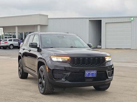 2023 Jeep Grand Cherokee.