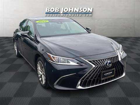 2022 Lexus ES.