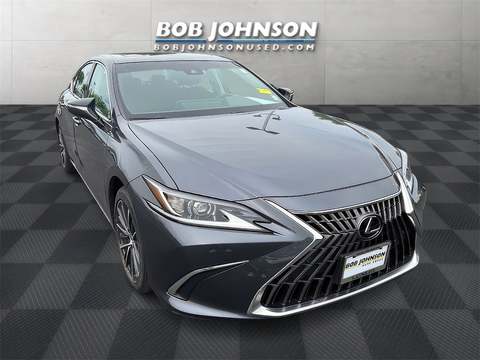 2023 Lexus ES.