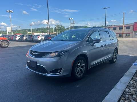 2017 Chrysler Pacifica.
