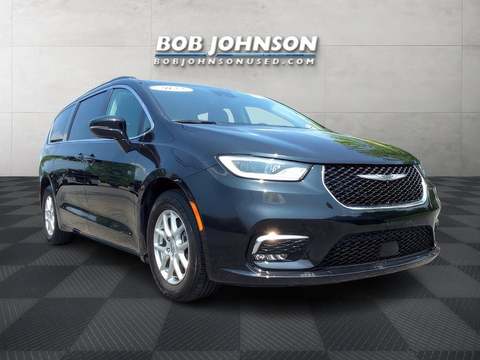 2022 Chrysler Pacifica.