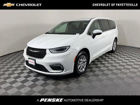 2023 Chrysler Pacifica.