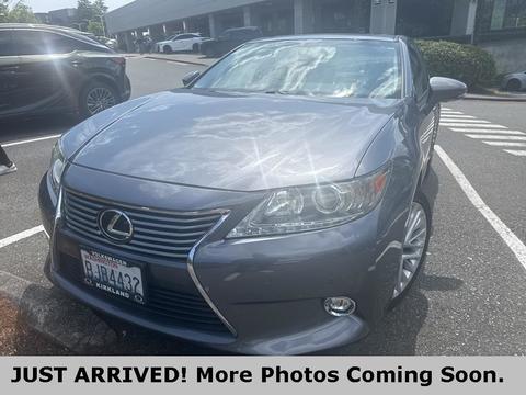 2014 Lexus ES.