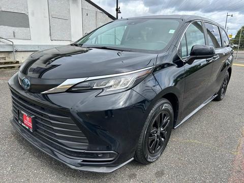 2022 Toyota Sienna.