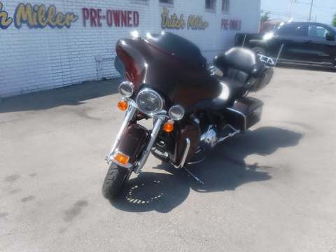 2011 Harley-Davidson Super Glide.