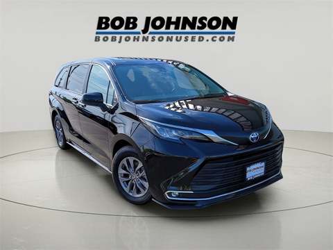 2022 Toyota Sienna.