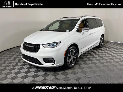 2022 Chrysler Pacifica.