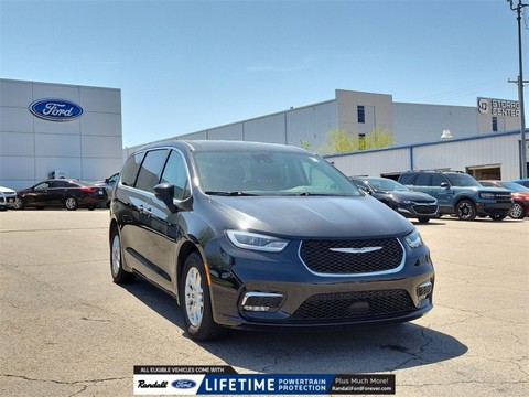 2023 Chrysler Pacifica.