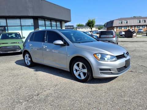 2017 Volkswagen Golf.