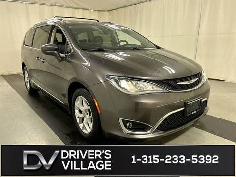 2017 Chrysler Pacifica.