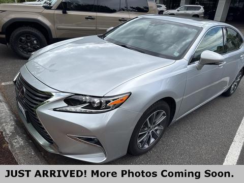 2017 Lexus ES.