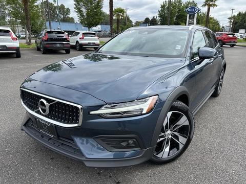 2021 Volvo V60.