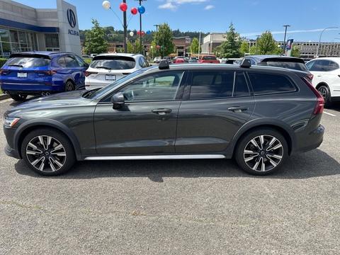 2020 Volvo V60.