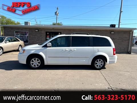 2010 Chrysler Town And Country.
