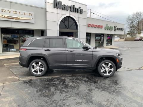 2025 Jeep Grand Cherokee.
