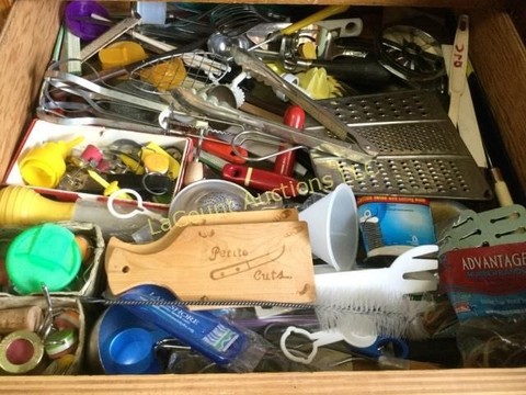 176 Miscellaneous drawer full utensils.