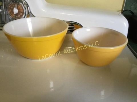 181 Miscellaneous 2 yellow pyrex bowls.