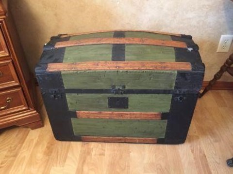 111 Miscellaneous Trunk with insert 28x17x20.