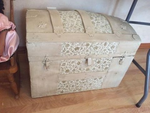 120 Miscellaneous Trunk with insert 26x17x19.