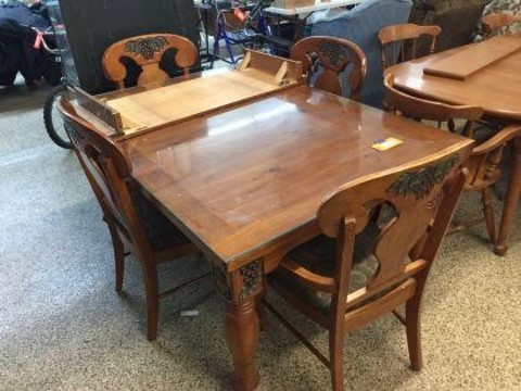 306 Miscellaneous Dining table with 6 chairs, leaf & glass covering.