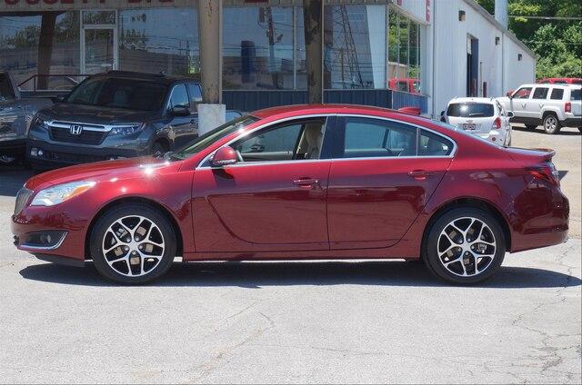 Pre-Owned 2017 Buick Regal Sport Touring FWD